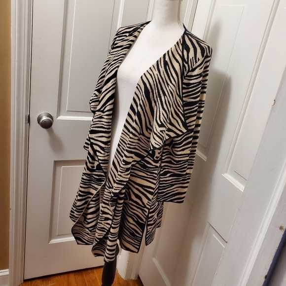 NWT Anne Klein Beige & Black Zebra Print Cascading Open Front Cardigan S… - Picture 2 of 11